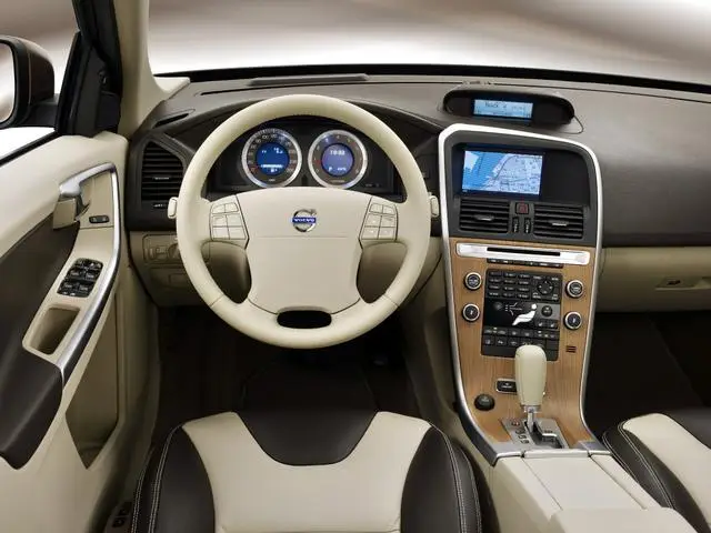 Порівняння модифікацій і салон Volvo V50