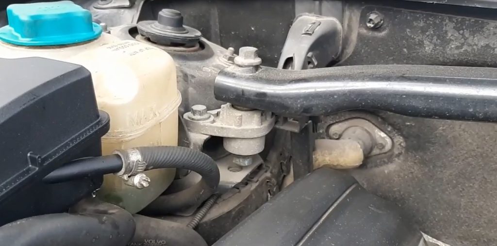 Як перевірити рівень антифризу у Volvo XC90