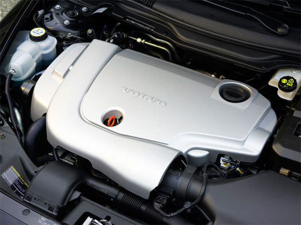 Двигун та трансмісія Volvo V50
